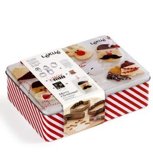 Crate and Barrel Lekue Christmas cookies kit
